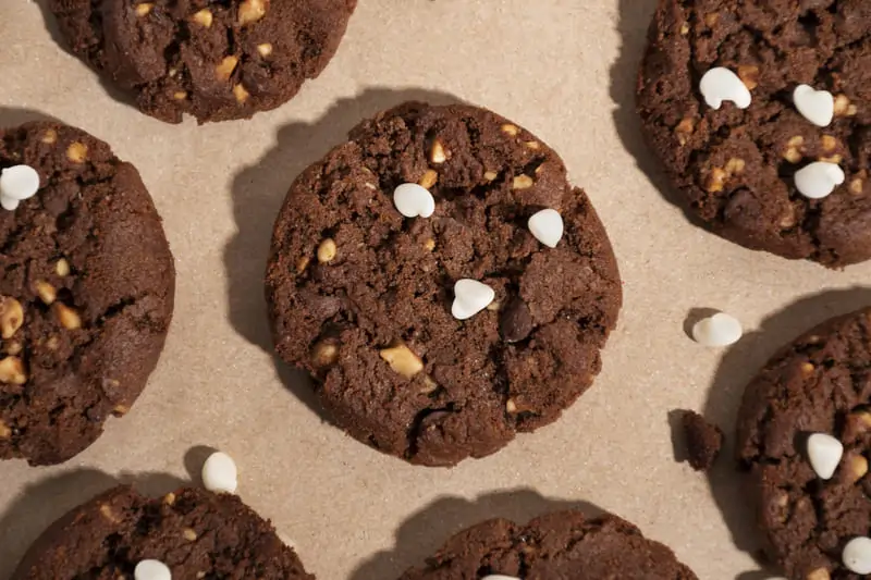 Delicious homemade brownie cookies – crispy on the edges, fudgy in the center, and loaded with rich chocolate flavor!